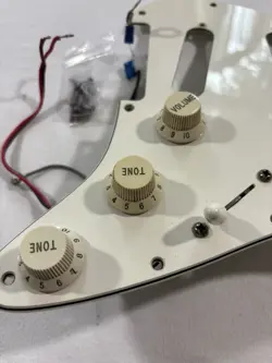 WHITE LOADED PICKGUARD