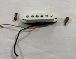 MIDDLE-POSITION SINGLE-COIL PICKUP