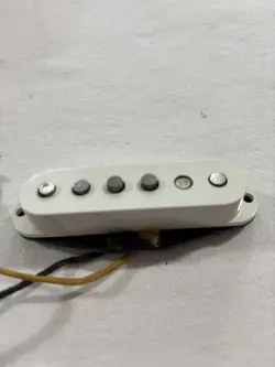 SINGLE-COIL PICKUP WHITE