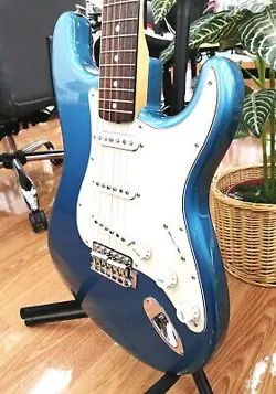 FENDER JAPAN TRADITIONAL II 60S USED BASSWOOD BODY MAPLE NECK W/SOFT CASE