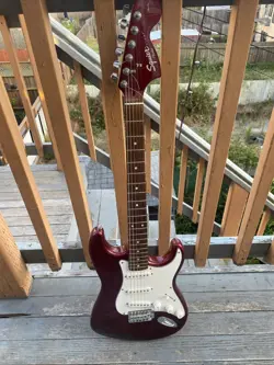 SQUIER FENDER STRATOCASTER ELECTRIC GUITAR CHERRY RED