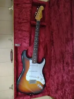 ELECTRIC GUITAR FENDER ST62-65 STRATOCASTER 3TS SUNBURST MADE IN JAPAN & CASE