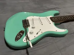 SQUIER STRING ELECTRIC