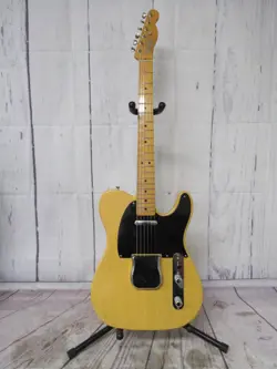 FENDER AMERICAN VINTAGE '52 TELECASTER ELECTRIC GUITAR - BUTTERSCOTCH BLONDE