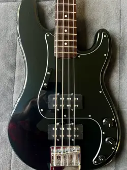 2011 FENDER BLACKTOP PRECISION BASS W/CASE
