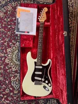 ELECTRIC GUITAR FENDER CUSTOM SHOP STRATOCASTER WHITE 1996 USA WITH HARD CASE
