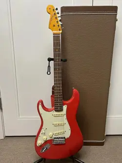 FENDER AMERICAN VINTAGE II '61 STRATOCASTER LEFT-HANDED - FIESTA RED
