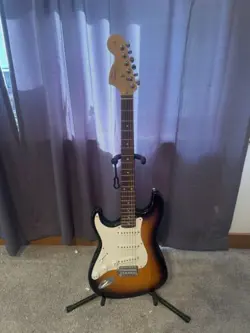 SQUIER STRAT LEFT