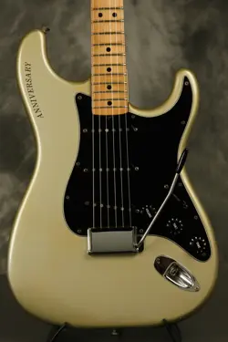 ANNIVERSARY STRATOCASTER W/COA