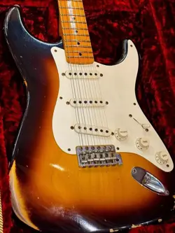 FENDER CUSTOM SHOP 1957 STRATOCASTER RELIC USED ALDER W/HARD CASE