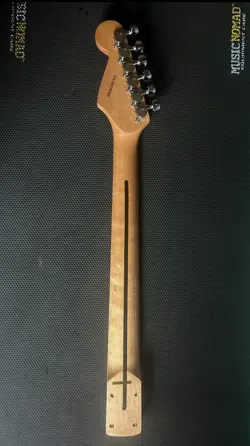 SE STRATOCASTER GUITAR