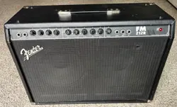 FENDER  FM 212R 100 WATT 2X12