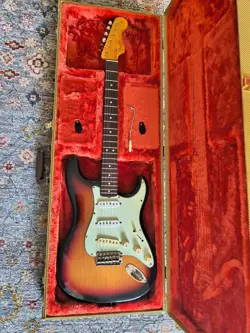 FENDER CUSTOM SHOP 1957 STRATOCASTER NOS 2-COLOR SUNBURST IN EXCELLENT CONDITION