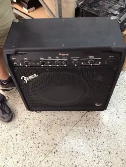 HUGE FENDER BASSMAN 100 AMP TESTED AND WORKING GREAT