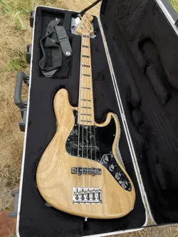 FENDER AMERICAN DELUXE JAZZ 5 STRING BASS
