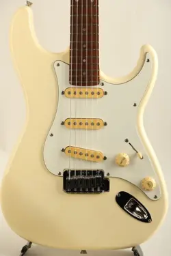 FENDER JAPANSTS-550 SNOW