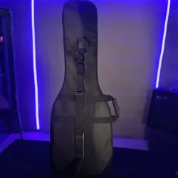 PRE-OWNED FENDER PADDED