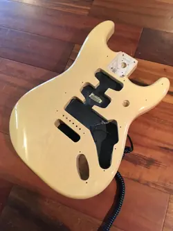 FENDER DELUXE PLAYER STRAT HONEY BLONDE TRANSLUCENT ASH STRATOCASTER BODY NICE