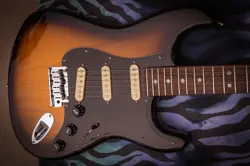 FENDER AMERICAN ULTRA LUXE STRATOCASTER - 2-COLOR SUNBURST W/ ROSEWOOD FB