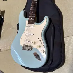 FENDER STRATOCASTER SONIC