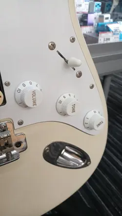 GUITAR STANDARD MODEL