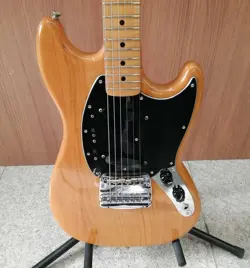 FENDER MUSTANG NATURAL