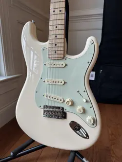 2021 FENDER DELUXE ROADHOUSE STRATOCASTER - OLYMPIC WHITE