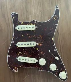 FENDER AMERICAN PROFESSIONAL II STRATOCASTER LOADED PICKGUARD (SSS)