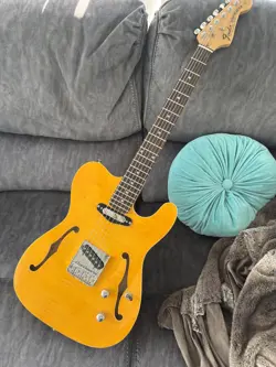 TRIBUTE TO FENDER TELE HOLLOW BODY
