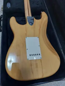 70S STRATOCASTER WITH
