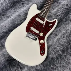 FENDER CHAR MUSTANG USED BASSWOOD BODY WHITE W/SOFT CASE