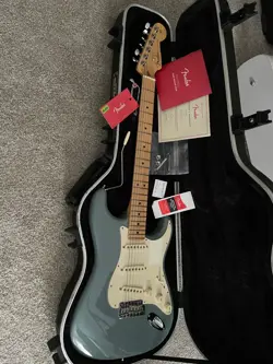 FENDER AMERICAN PROFESSIONAL STRATOCASTER - SONIC GRAY