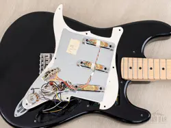 SIGNATURE STRATOCASTER BLACKIE