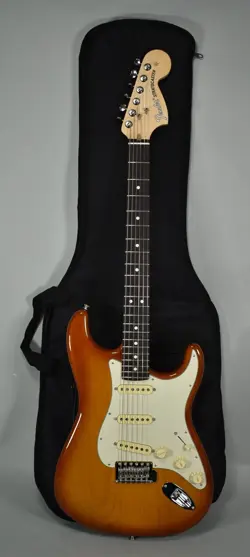 2022 FENDER AMERICAN PERFORMER STRATOCASTER HONEYBURST FINISH W/BAG