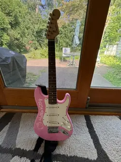 HELLO KITTY PINK SQUIER  GUITAR BY FENDER