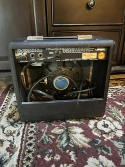 VINTAGE GUITAR COMBO