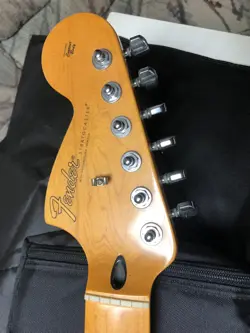 UPGRADED TUNERS STRATOCASTER