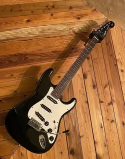 SQUIER BY FENDER ST501 BLK STRATOCASTER BLACK MADE IN JAPAN 1983 ELECTRIC GUITAR