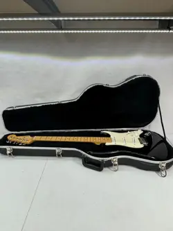 FENDER CALIFORNIA SERIES BLACK STRATOCASTER / ROSEWOOD NECK/ CASE