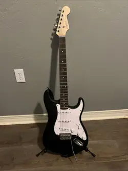 GUITAR RIGHT-HANDED WITH