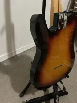 W/ NOISELESS PICKUPS