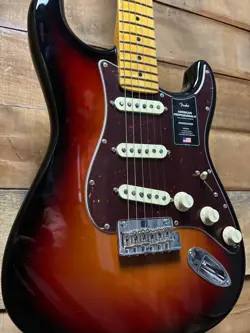 FENDER AMERICAN PRO II STRAT MN 3 TONE SUNBURST