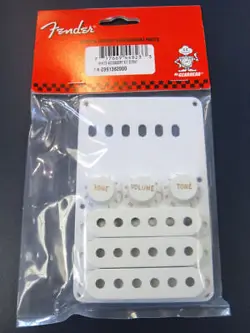 GENUINE FENDER WHITE ACCESSORY KIT STRAT 099-1362-000