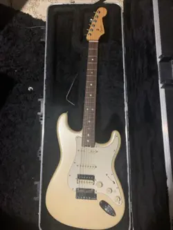 ELITE STRATOCASTER HHS