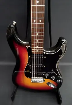 FENDER JAPAN ST72 USED 1989-1990 BASSWOOD BODY ROSEWOOD FINGERBOARD W/SOFT CASE