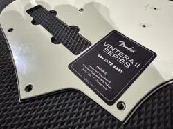 FENDER VINTERA II JAZZ BASS MINT PICKGUARD