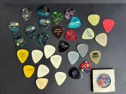 LOT OF 30  ASSORTED GUITAR PICKS PICK VARIOUS SHAPES COLORS FENDER #6