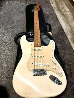 MADE BY FENDER JAPAN STRATOCASTER 90