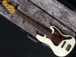 ELECTRIC BASS GUITAR FENDER AMERICAN PROFESSIONAL II JAZZ V 5 STRINGS US24022385