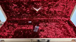 HARD CASE FOR ELECTRIC GUITAR FENDER CUSTOM SHOP STRATOCASTER AND TELECASTER